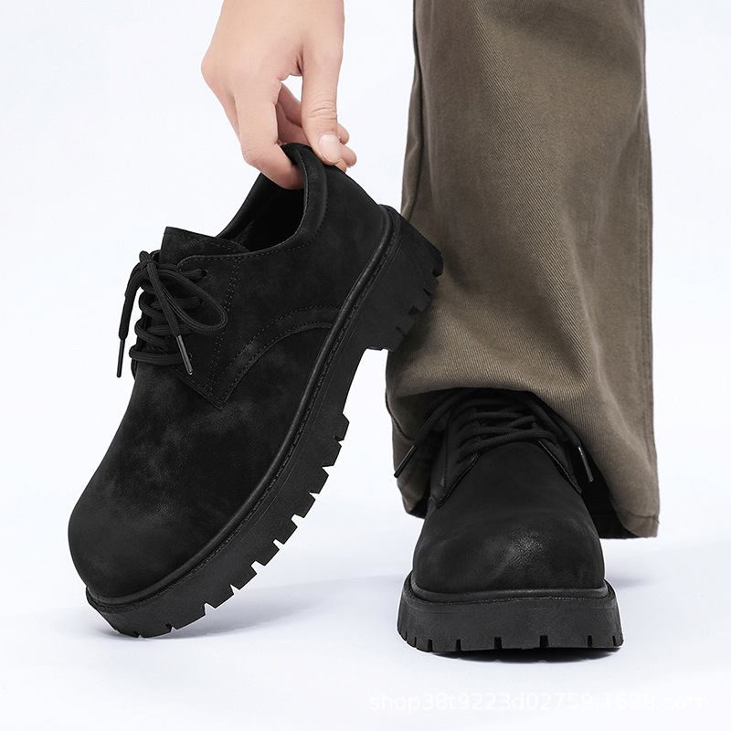 Klassische rutschfeste Freizeitschuhe für Herren mit Schnürung detail 2