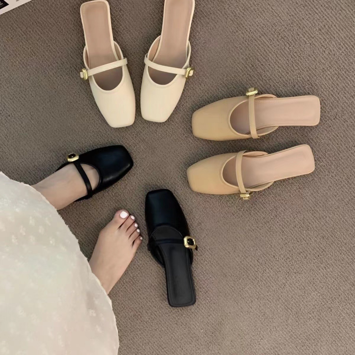 Flache Damen-Schuhe zum Hineinschlüpfen mit eckiger Spitze und Schnalle