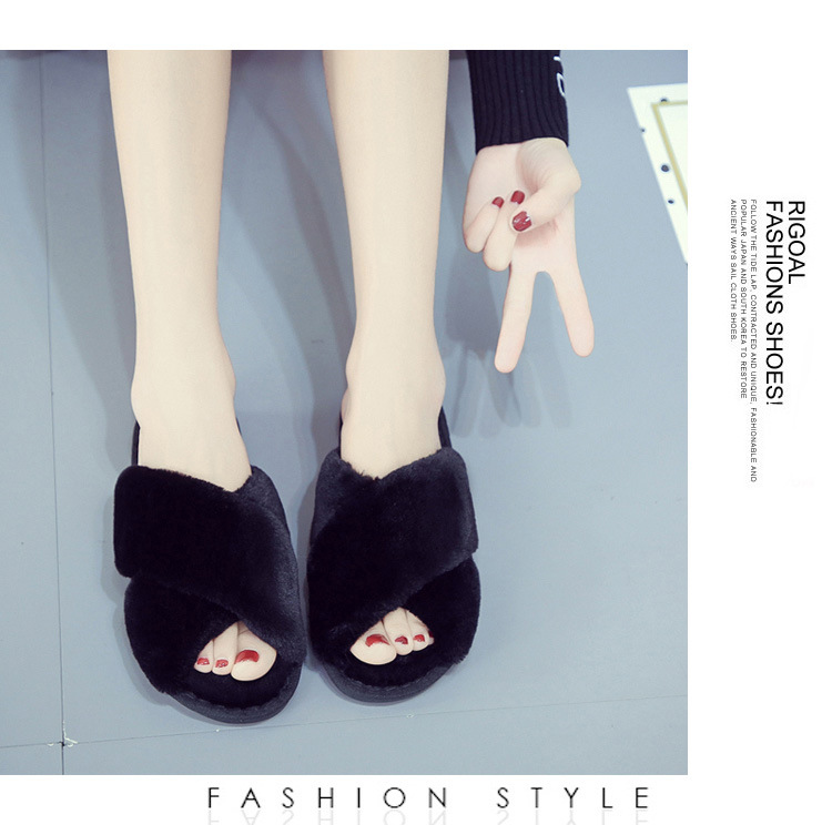 Pantuflas de felpa suave con tiras cruzadas para mujer detail 9