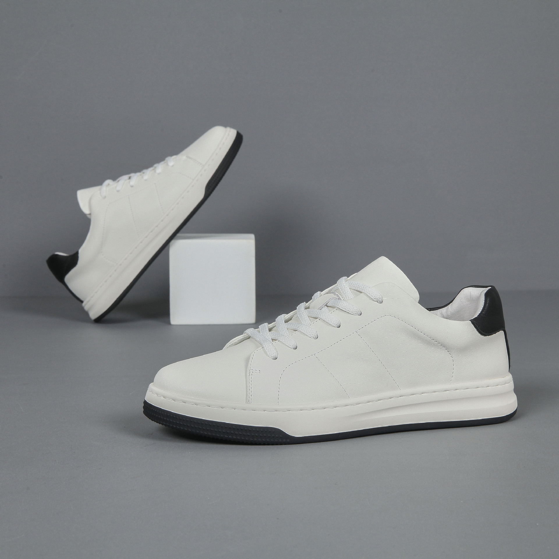 Minimalistische Unisex Schnür-Freizeitschuhe aus Leder detail 3