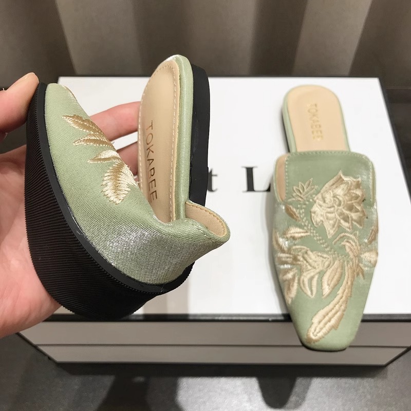 Scarpe basse mule da donna con ricamo floreale e punta quadrata detail 13