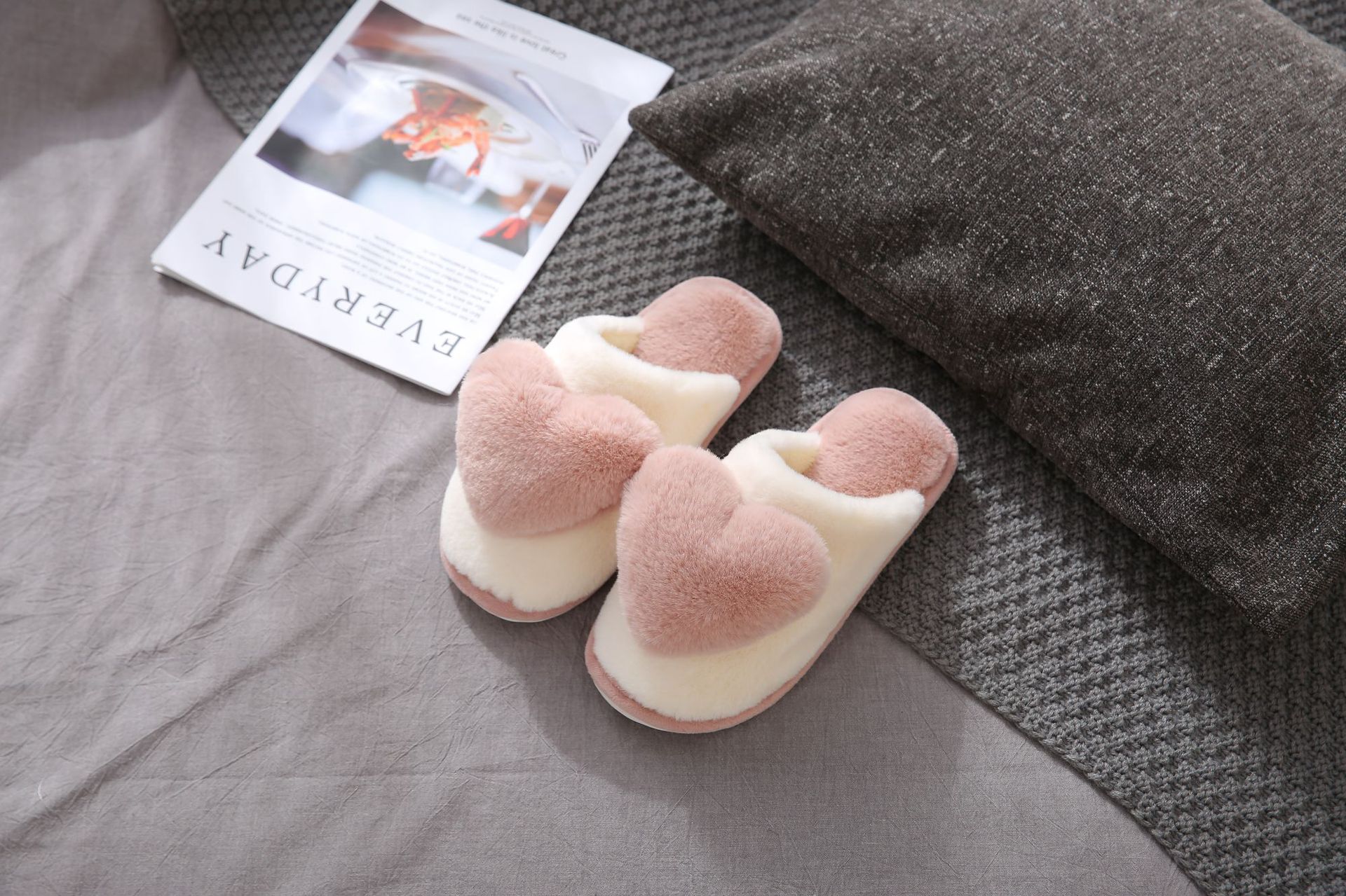 Chaussons douillets et chauds en peluche pour femmes detail 3