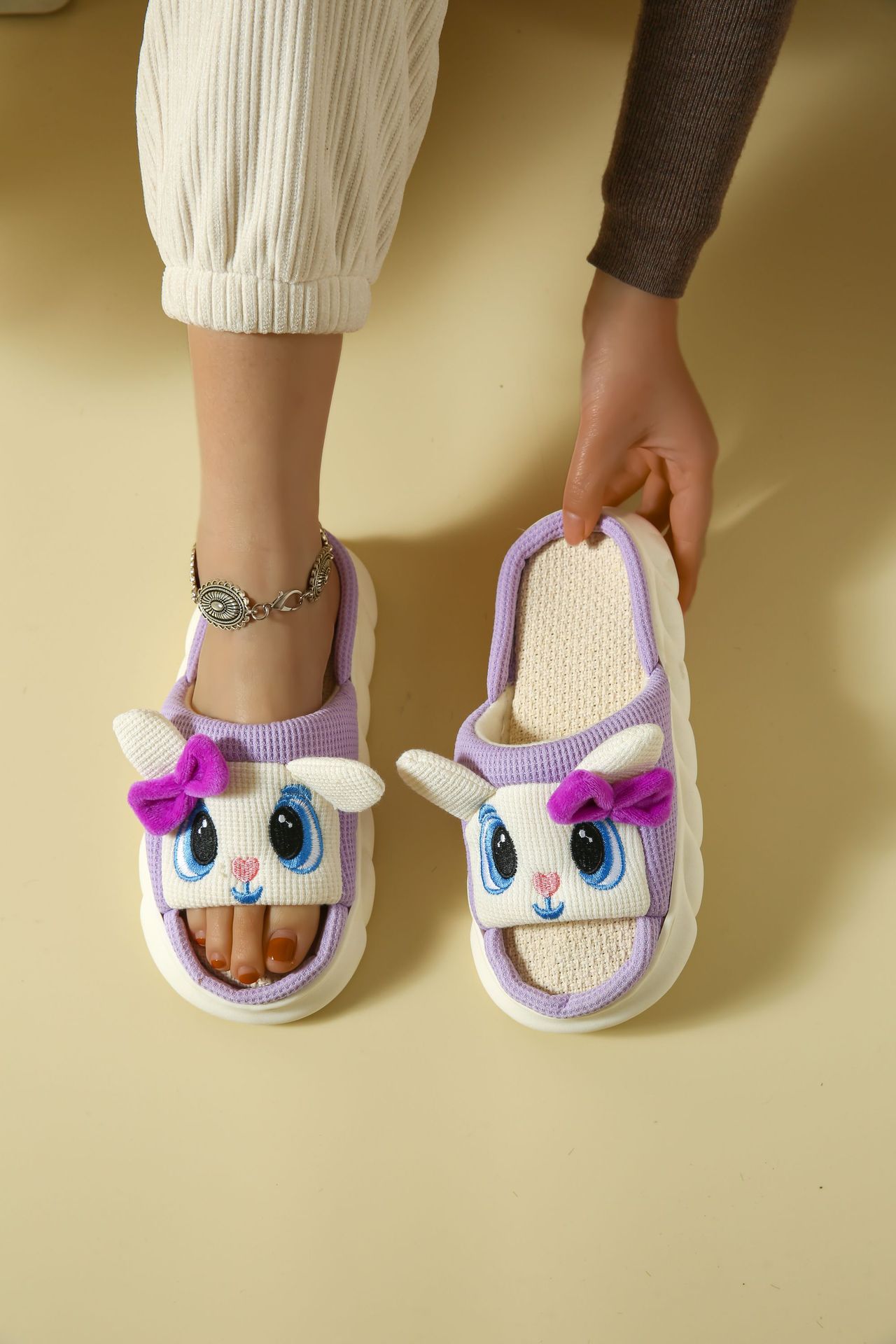 Chaussons claquettes compensés respirants en lin pour femme detail 7