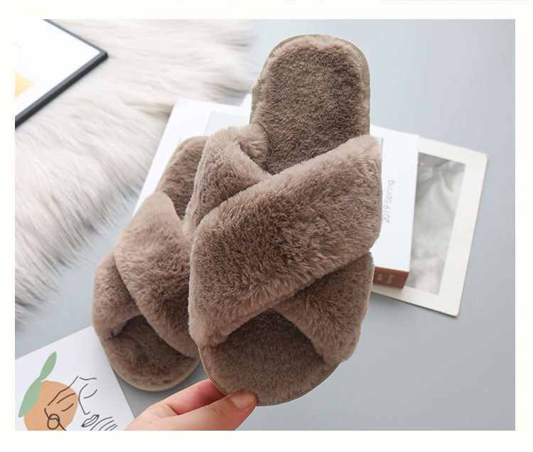Pantofole da donna morbide in peluche con punta aperta detail 3