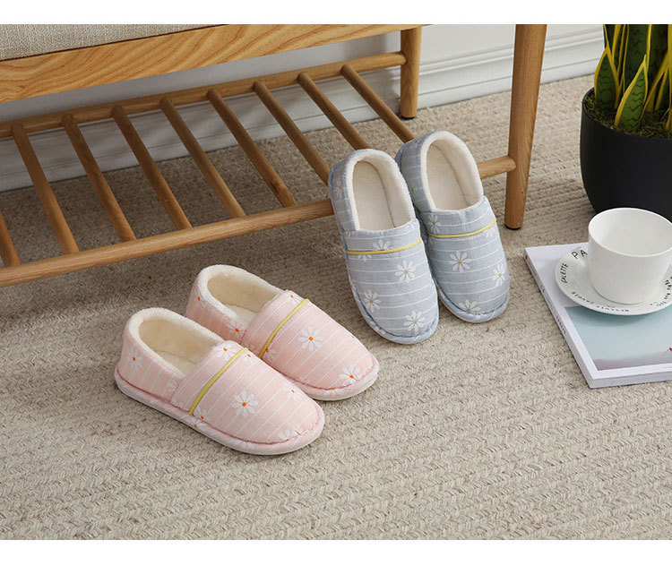 Pantofole da donna a fiori con caldo peluche e suola morbida detail 3