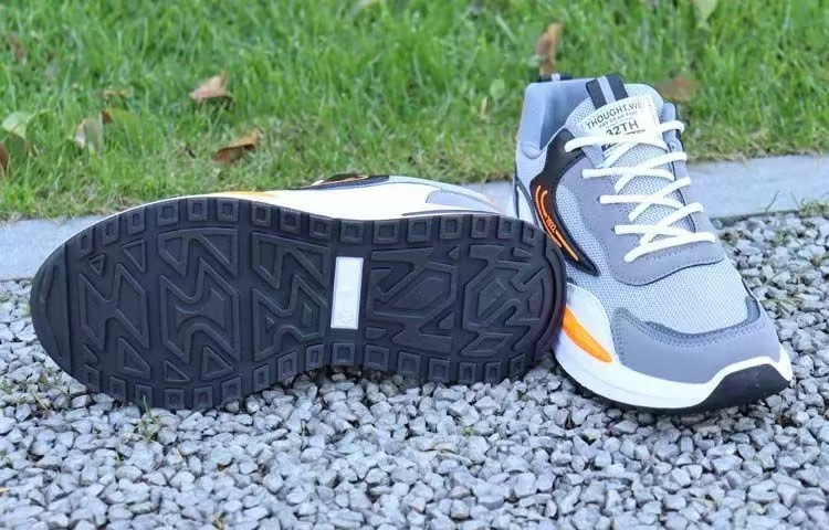Men's Breathable Colorblock Lace-Up Sneakers detail 3