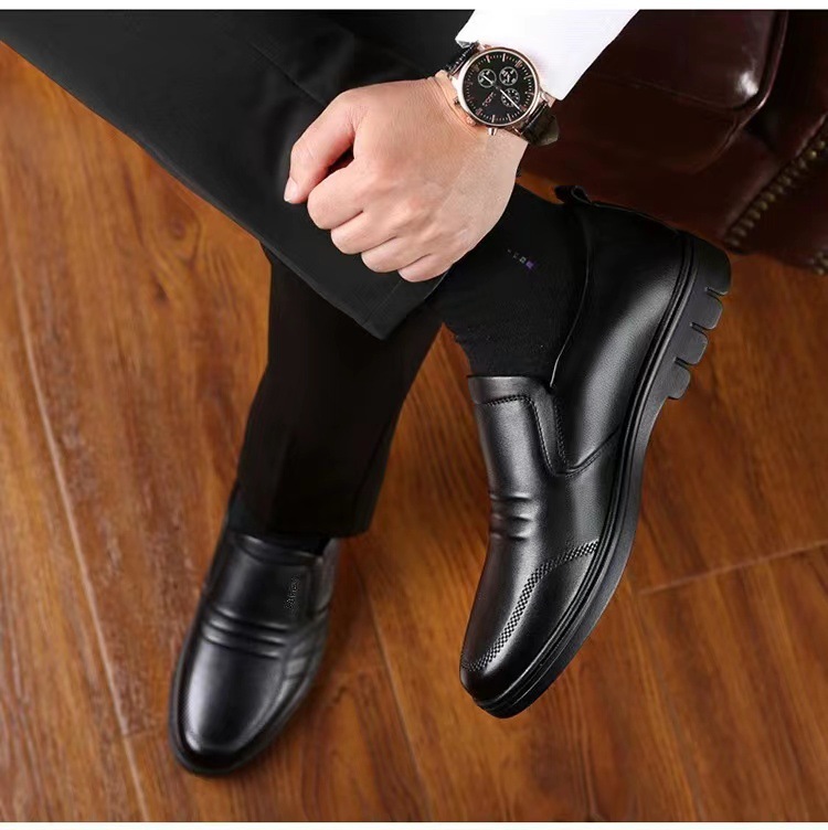 Herren Freizeitschuhe aus PU-Leder Rutschfeste Slipper zum Hineinschlüpfen detail 4