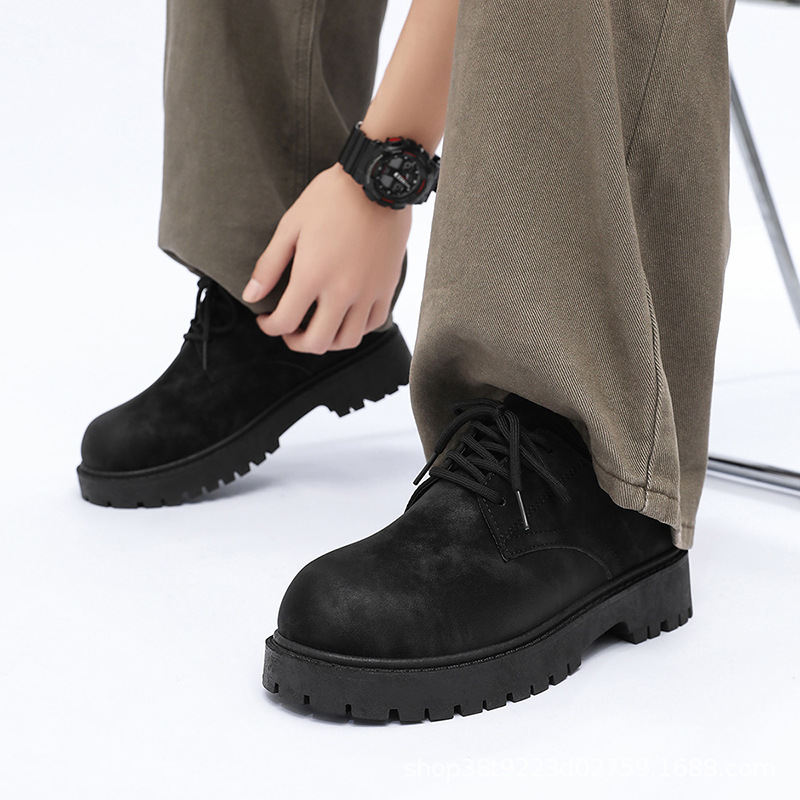 Klassische rutschfeste Freizeitschuhe für Herren mit Schnürung detail 1