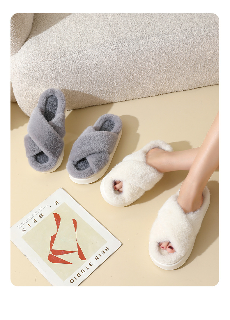 Pantofole da donna in morbido peluche con fasce incrociate e plateau detail 2