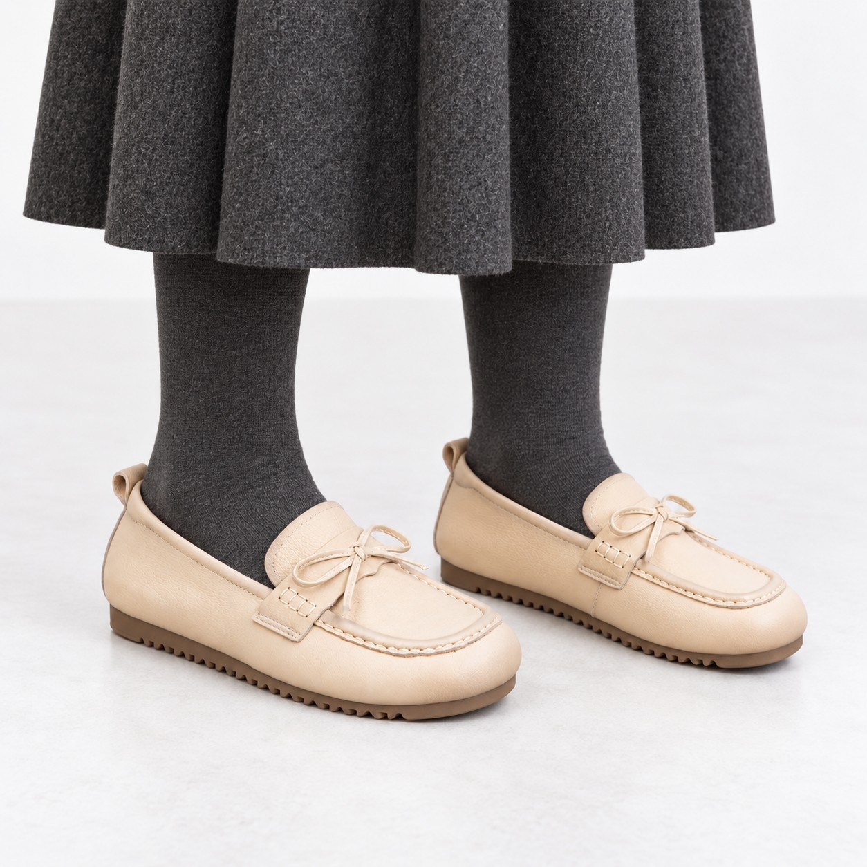 Women's Full-Grain Leather Bow Moccasin Flats 2