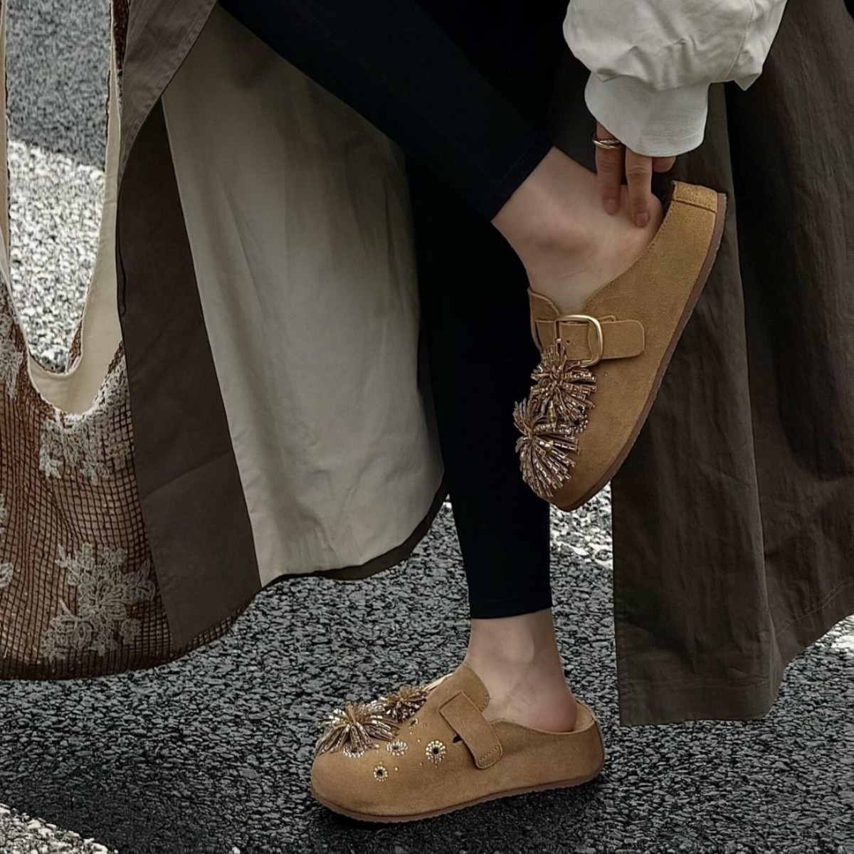 Pantuflas destalonadas de ante para mujer con flecos 3