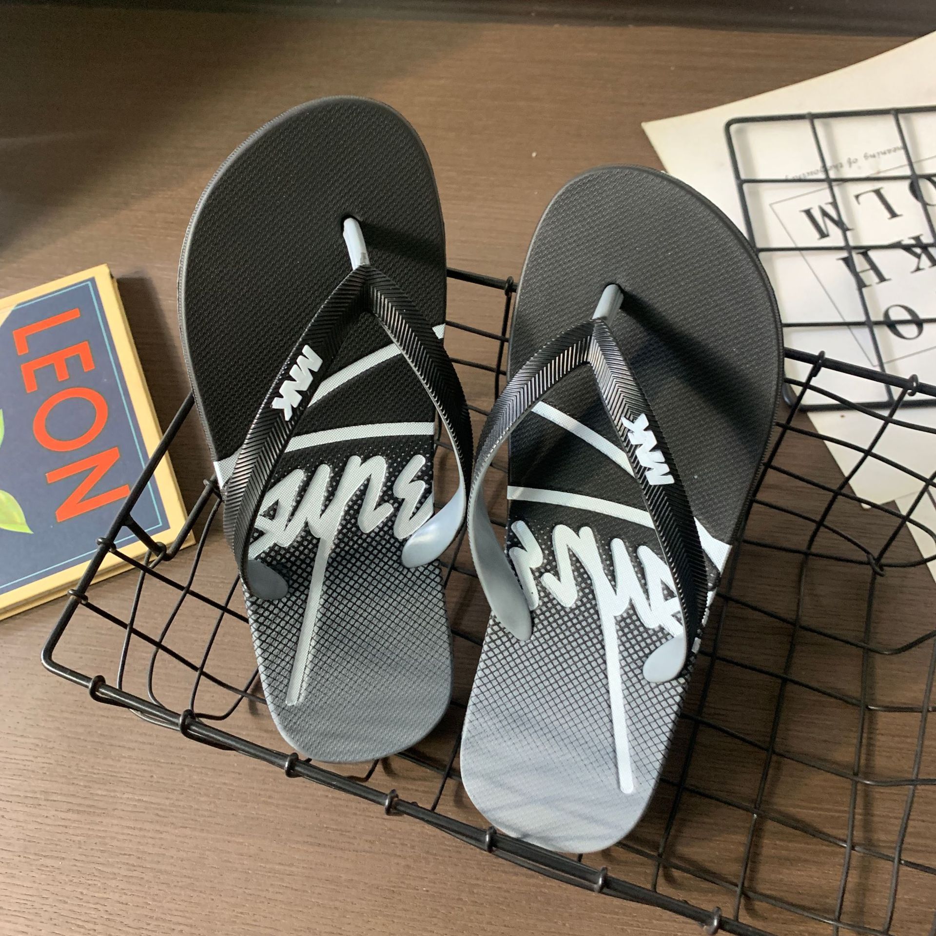 Men's Lightweight Quick-Dry Casual Beach Flip-Flops detail 15