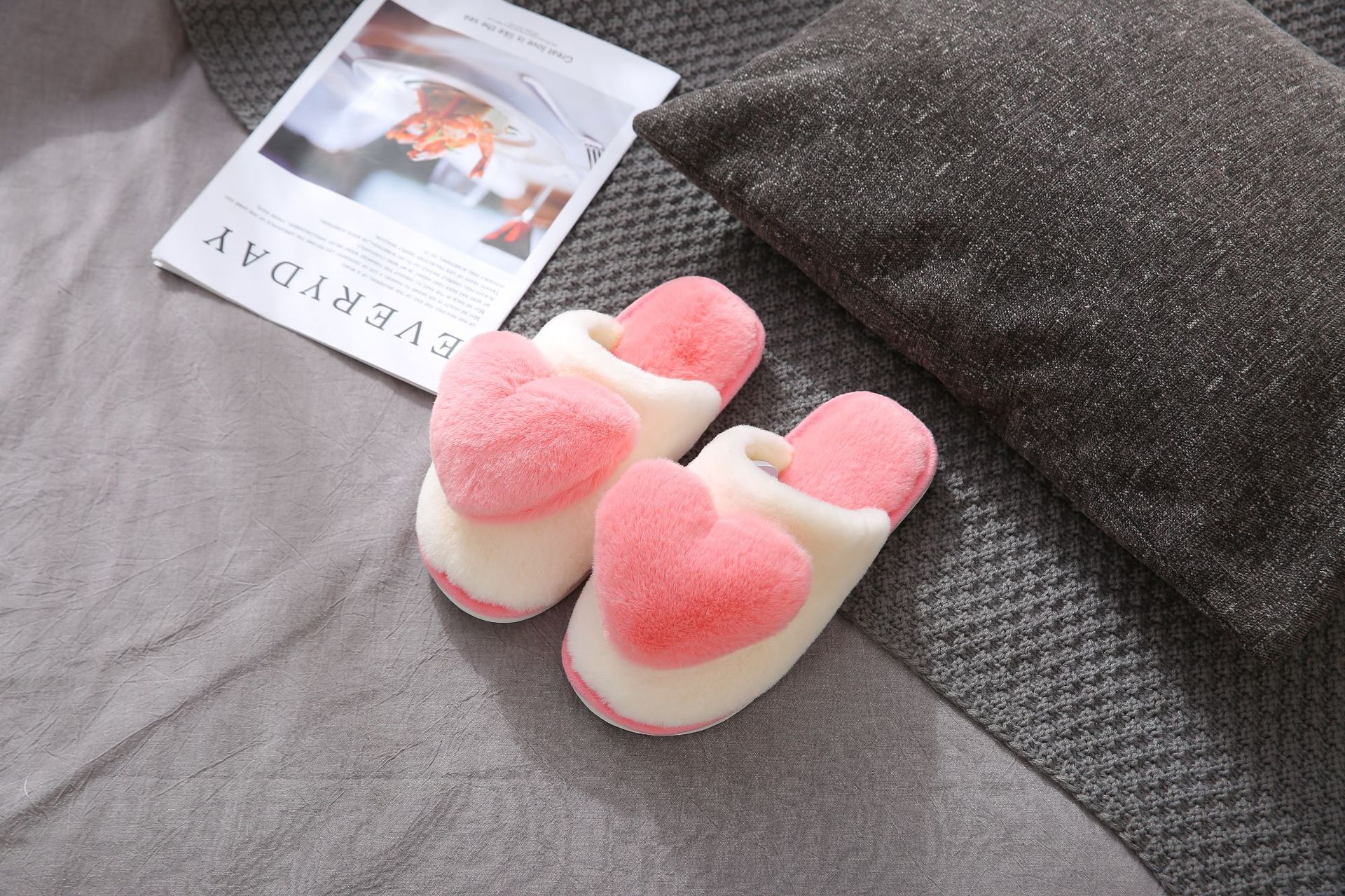Chaussons douillets et chauds en peluche pour femmes detail 1