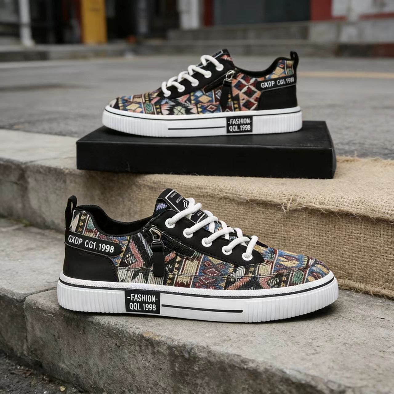 Freizeitschuhe für Herren aus Canvas mit Ethno-Muster und Schnürung detail 6