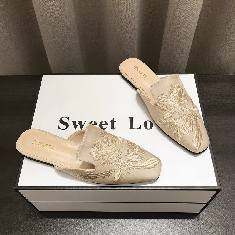 Scarpe basse mule da donna con ricamo floreale e punta quadrata detail 5