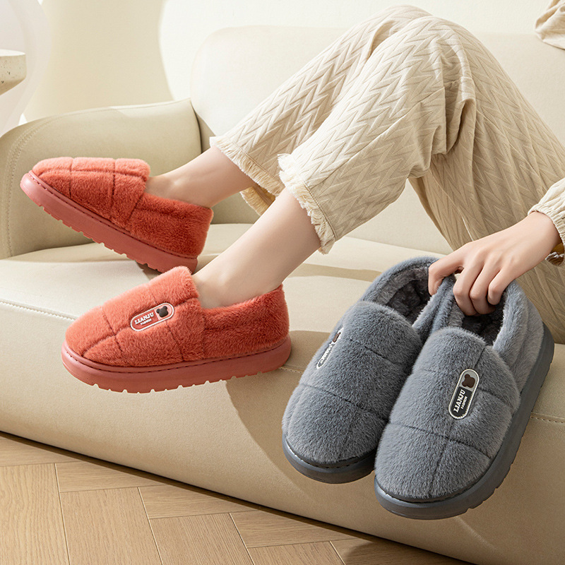 Chaussons d'intérieur chauds en peluche à enfiler unisexes detail 2