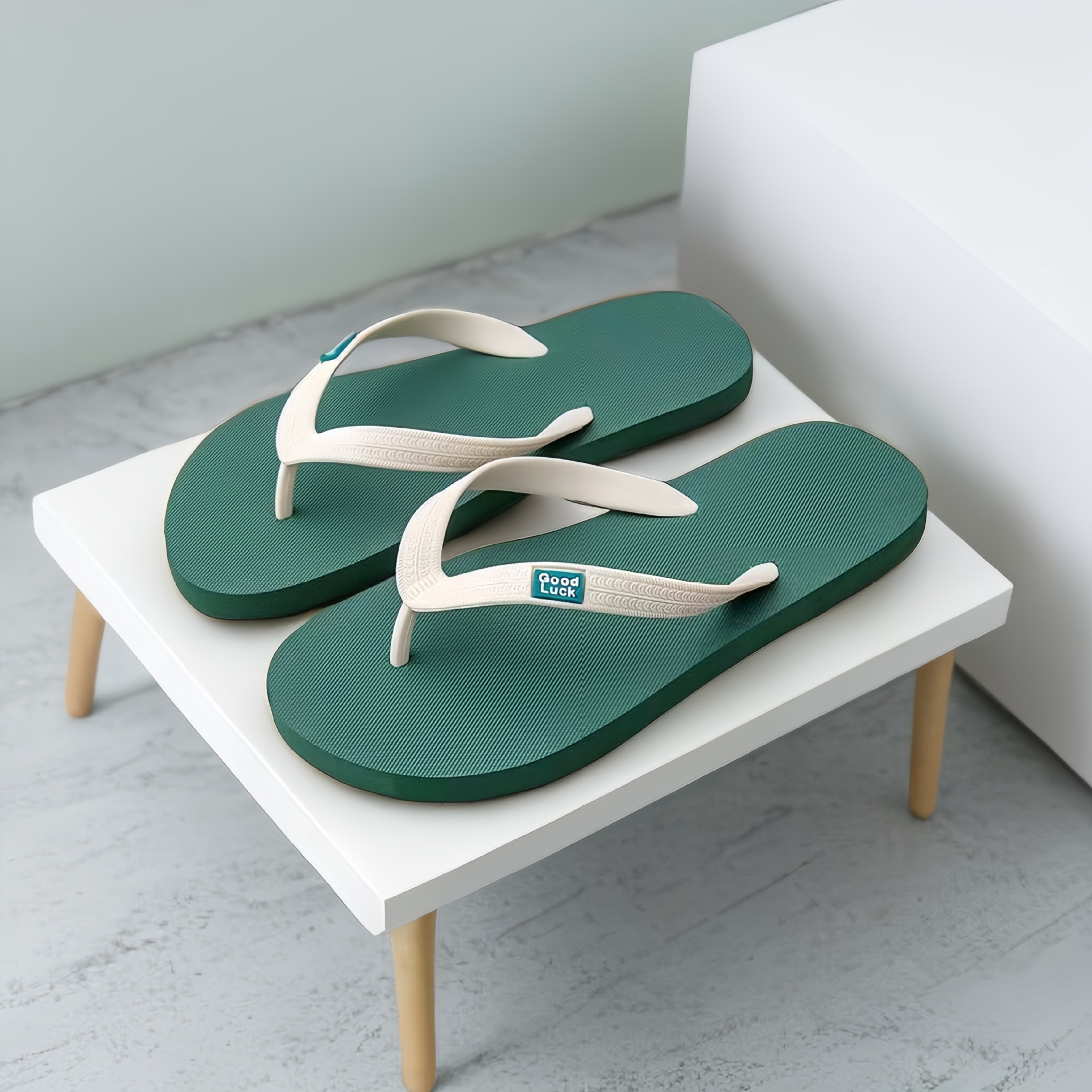 Unisex Lightweight Non-Slip Casual Flip-Flops 3