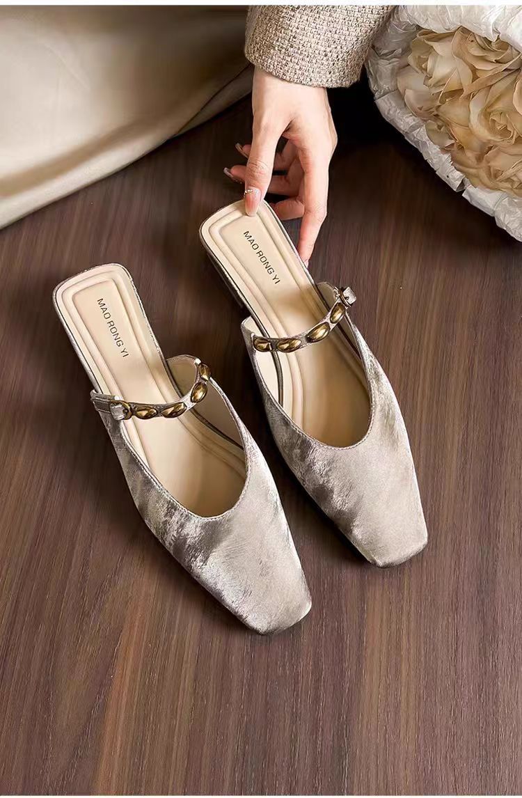 Elegante Damen-Mules mit eckiger Zehenpartie und niedrigem Blockabsatz detail 7