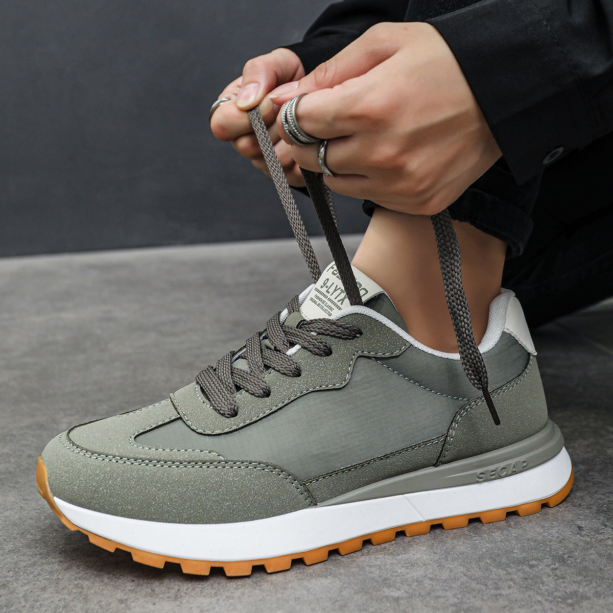 Atmungsaktive Herren-Freizeitschuhe mit Schnürung im Colorblock-Design