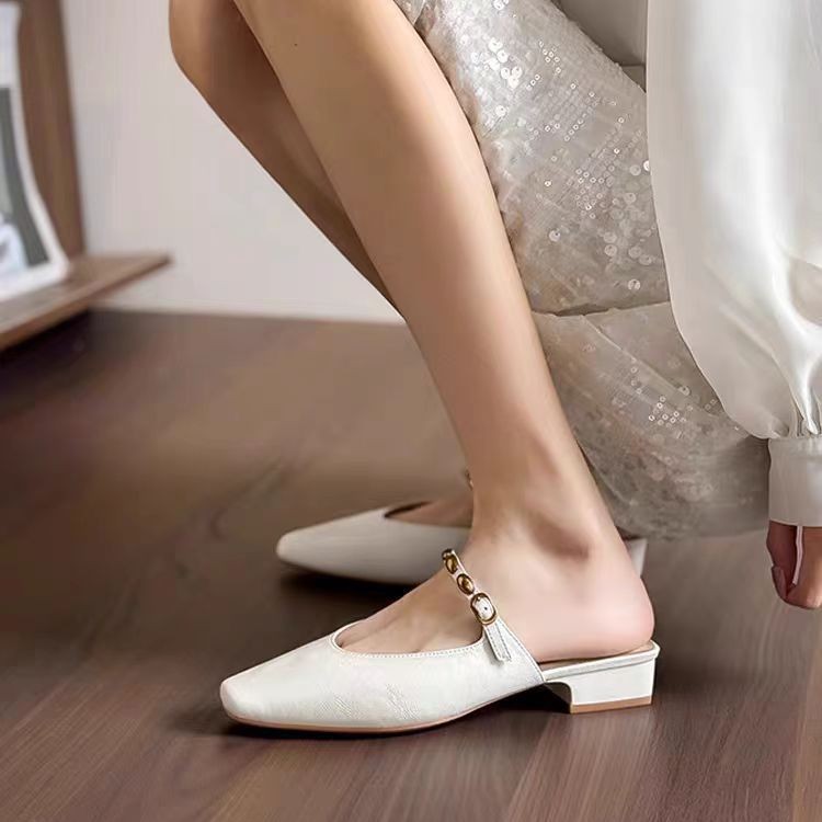 Elegante Damen-Mules mit eckiger Zehenpartie und niedrigem Blockabsatz 3