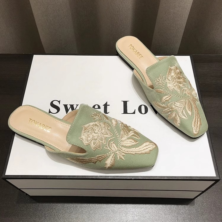 Scarpe basse mule da donna con ricamo floreale e punta quadrata 5