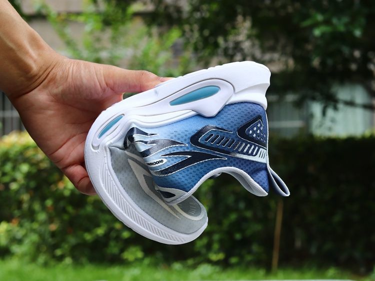 Scarpe da corsa da uomo leggere e traspiranti in mesh detail 4