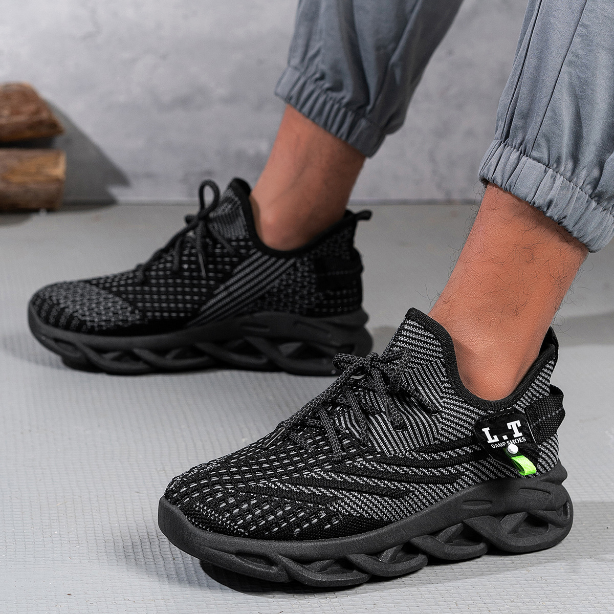 Men's Breathable Knit Cushioned Running Shoes detail 7
