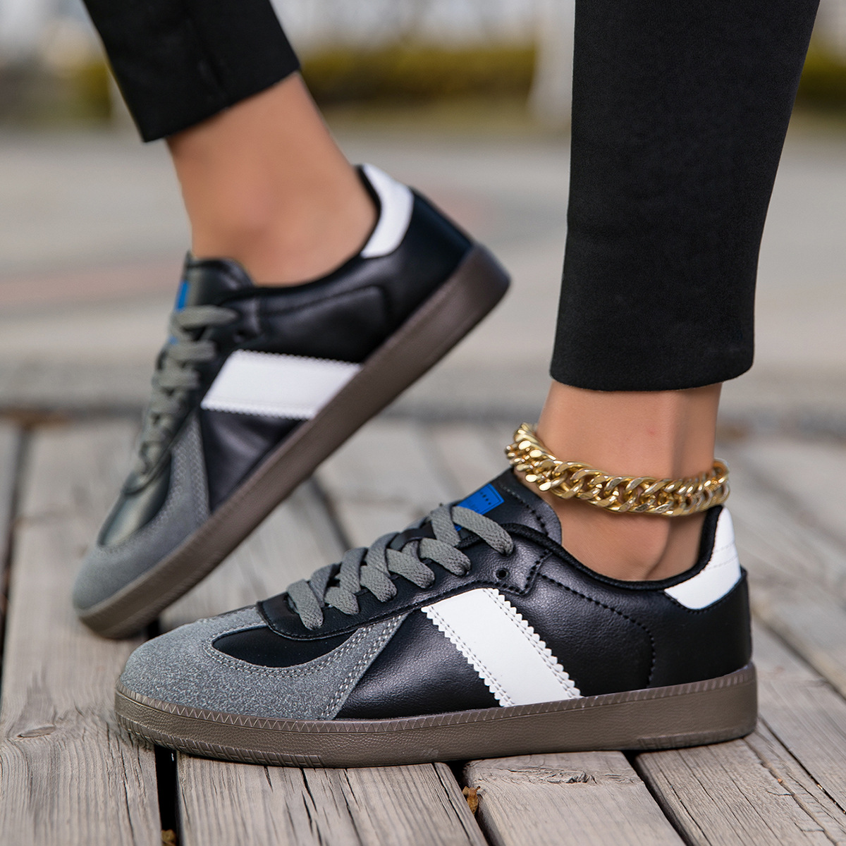 Casual damesschoenen met veters en retro colourblock detail 8