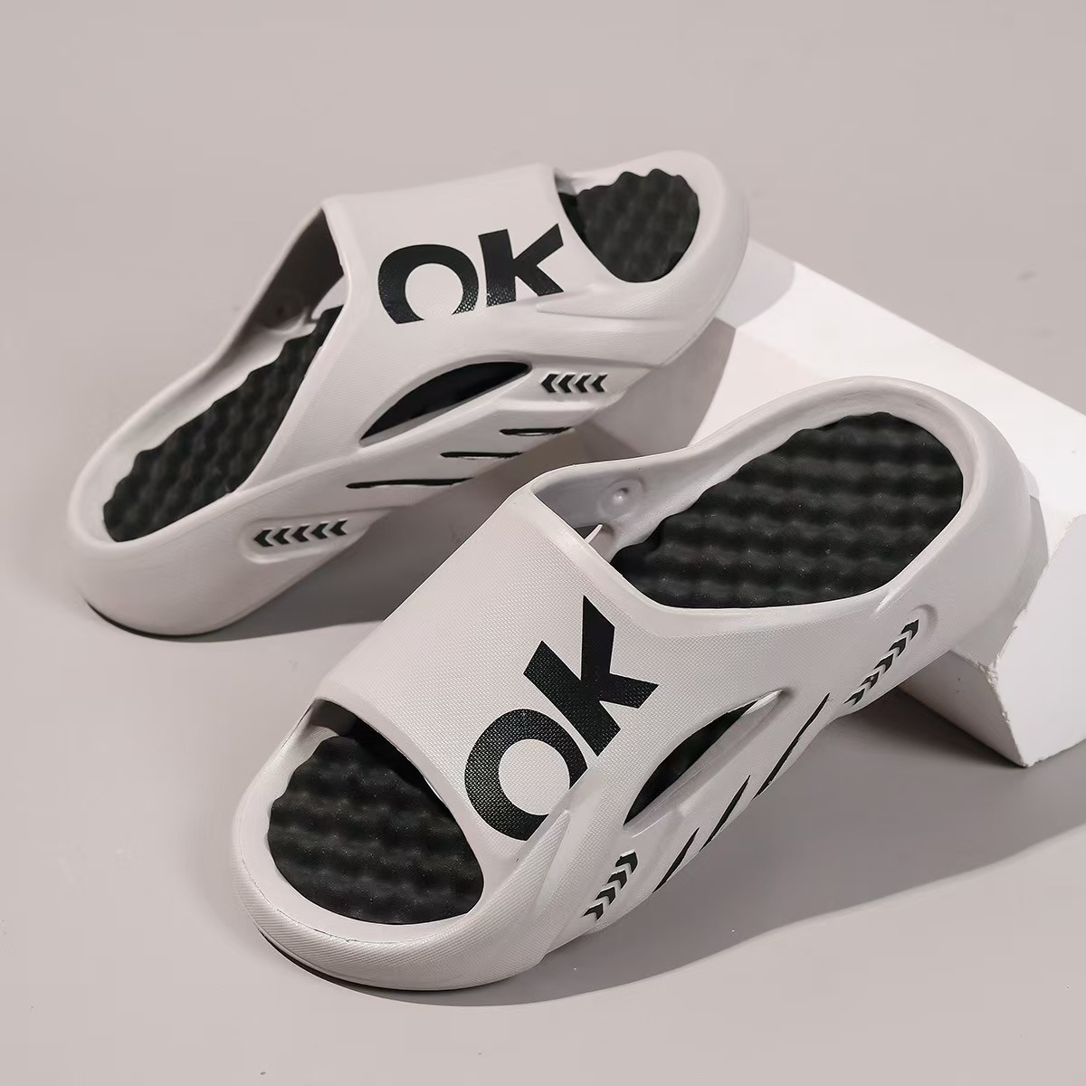 Pantofole unisex imbottite e leggere in EVA a punta aperta 4