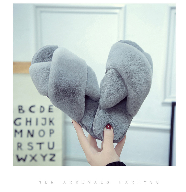 Pantuflas de felpa suave con tiras cruzadas para mujer detail 2
