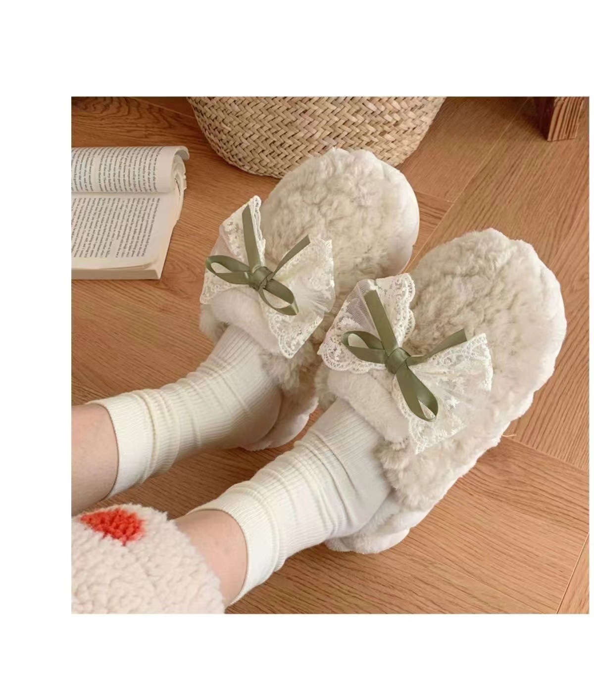 Pantuflas de felpa cálidas y cómodas para mujer con lazo fáciles de poner detail 4