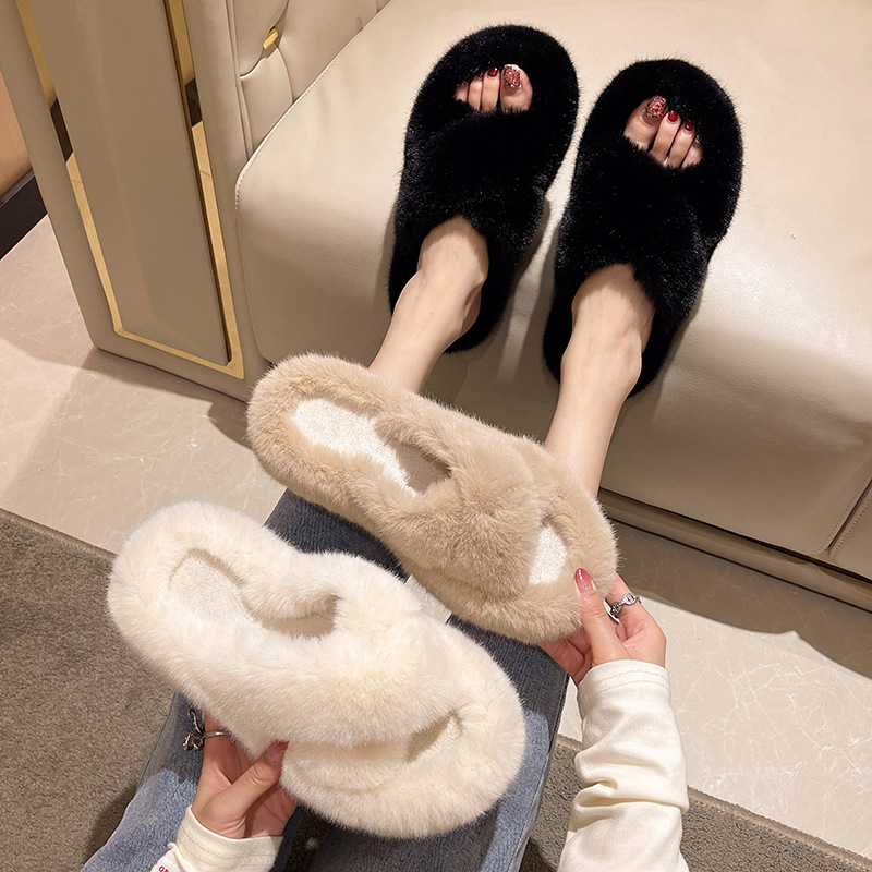 Pantofole da donna in morbido peluche con punta aperta 2