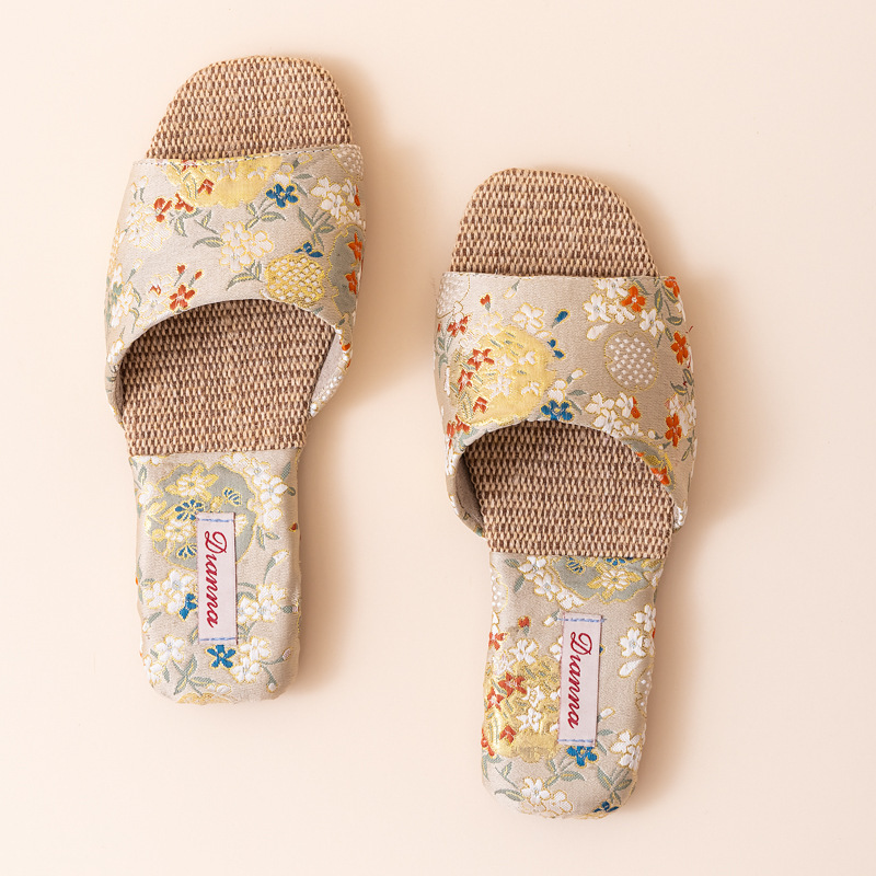 C147 Beige