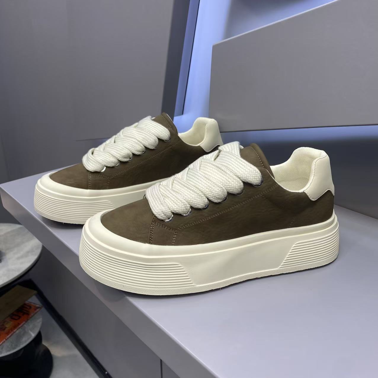 Women's Platform Height-Increasing PU Leather Casual Sneakers detail 1