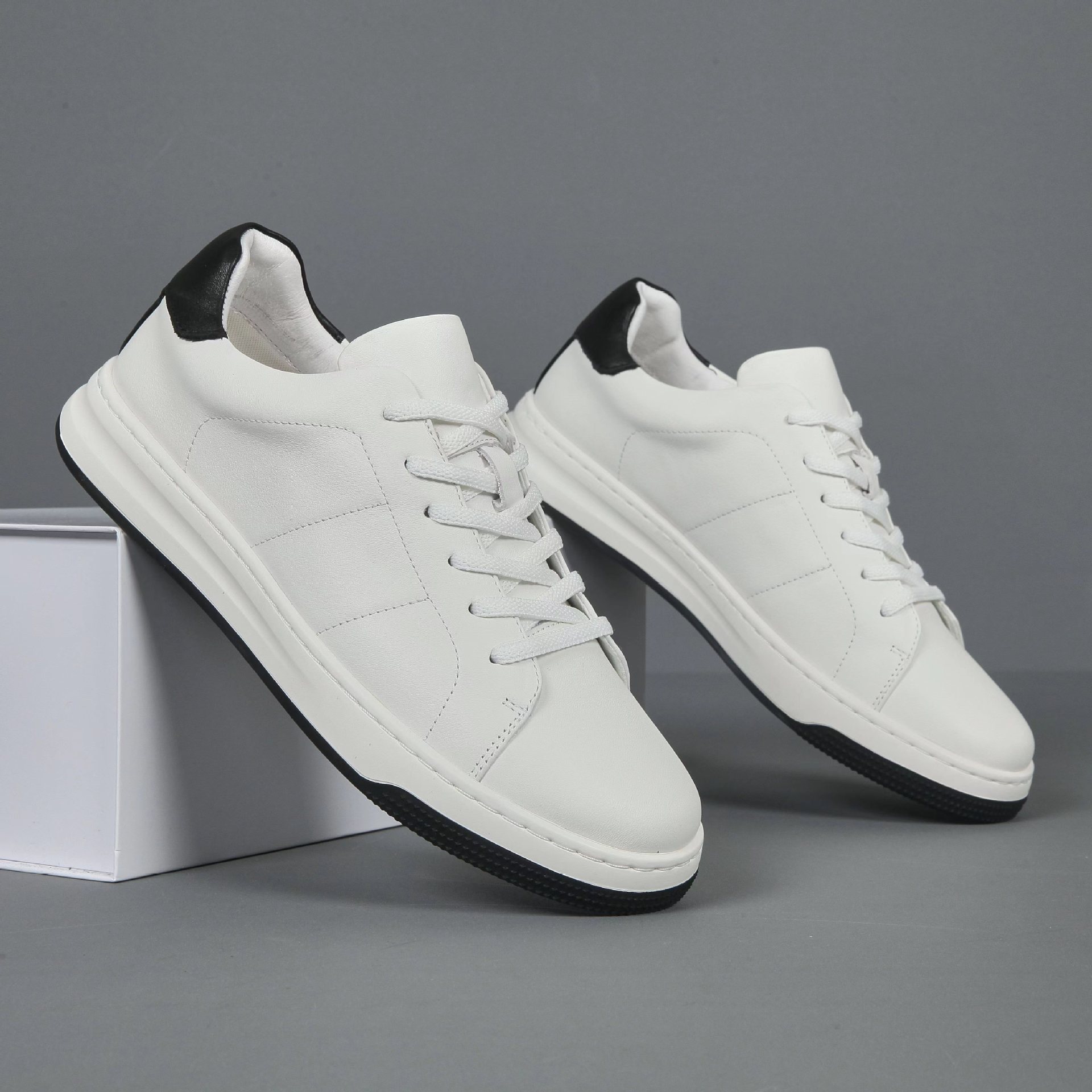 Minimalistische Unisex Schnür-Freizeitschuhe aus Leder detail 9