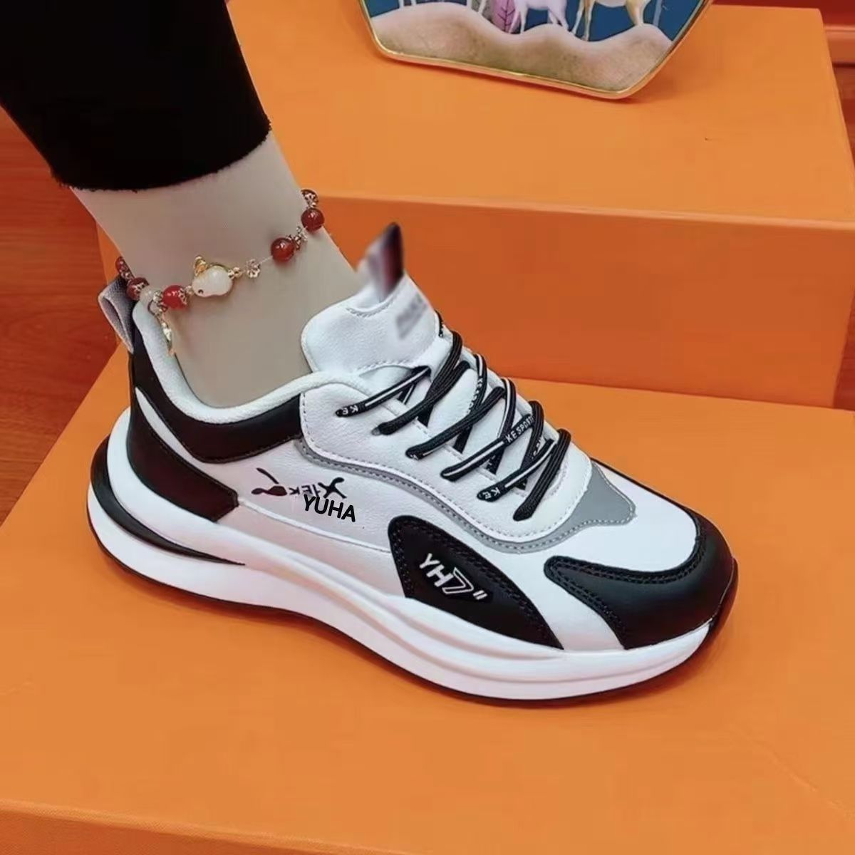Q5 [White Black]