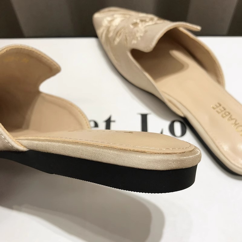 Scarpe basse mule da donna con ricamo floreale e punta quadrata detail 7