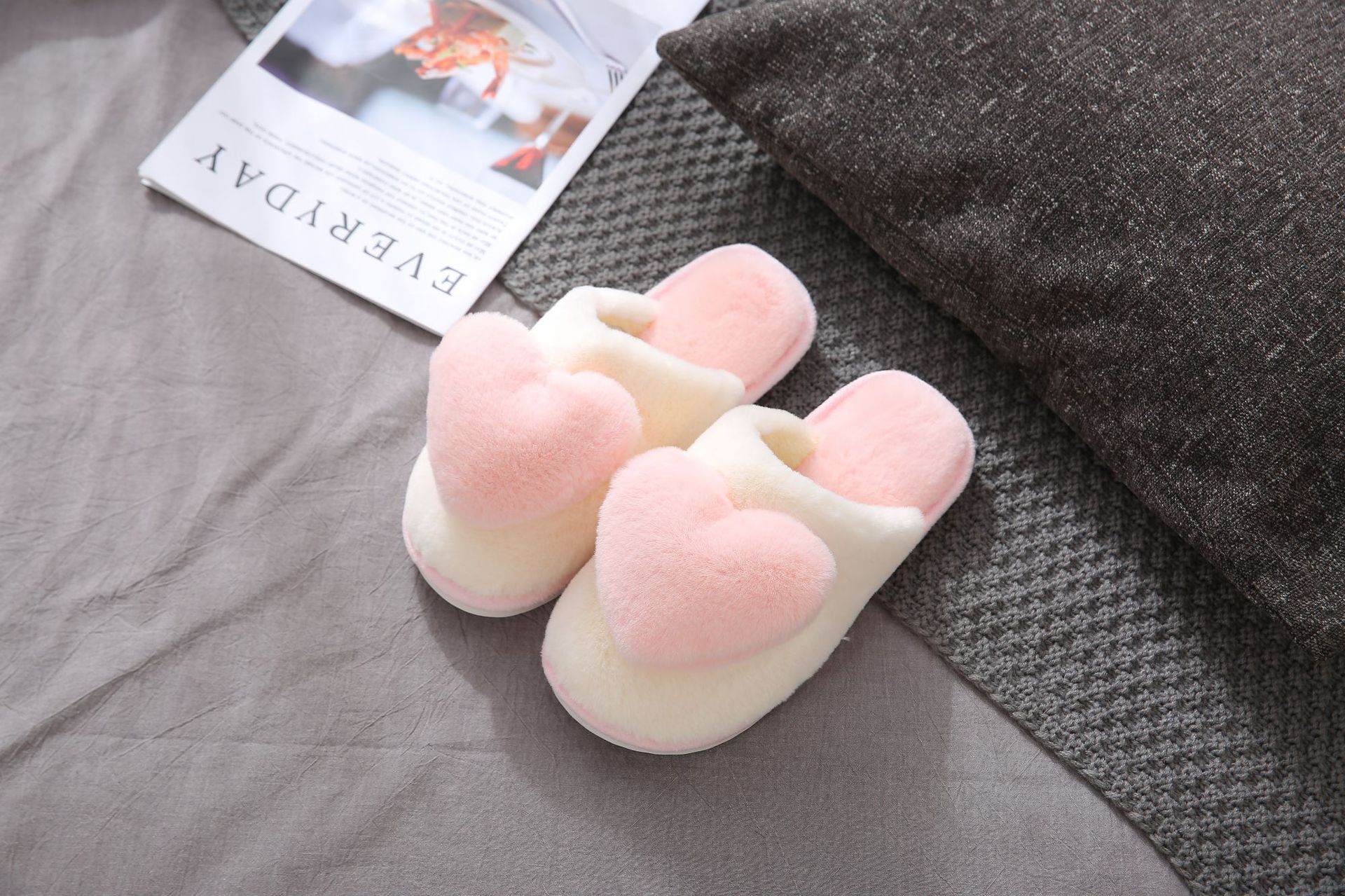 Chaussons douillets et chauds en peluche pour femmes detail 2