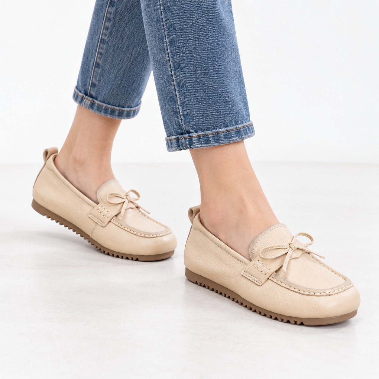 Women's Full-Grain Leather Bow Moccasin Flats 1