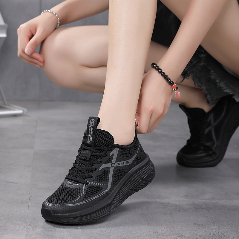 Ademende hardloopschoenen met demping voor dames 5