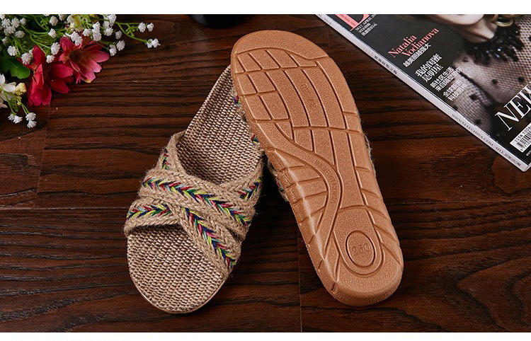 Pantofole basse e traspiranti in lino con fasce incrociate da donna detail 4