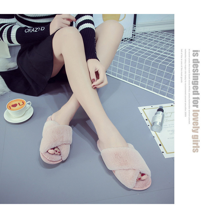 Pantuflas de felpa suave con tiras cruzadas para mujer detail 6
