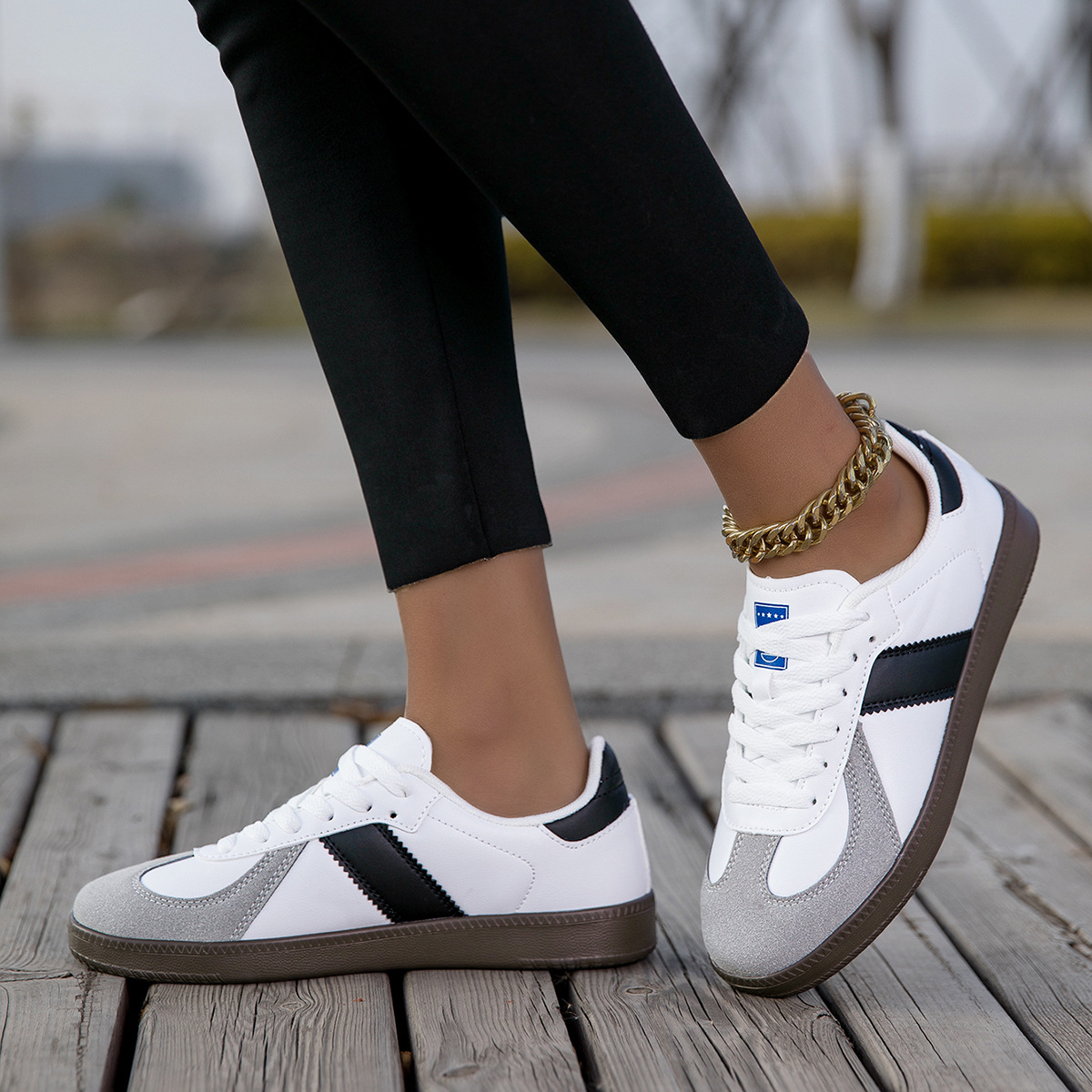 Casual damesschoenen met veters en retro colourblock 5