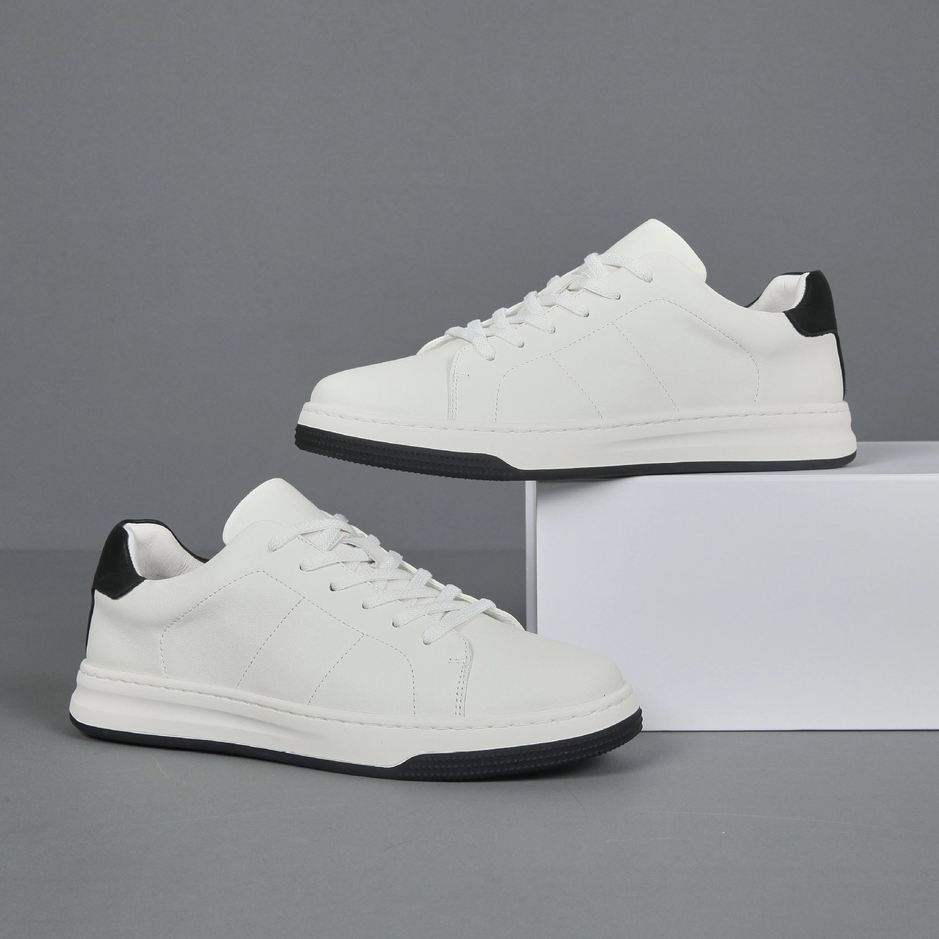 Minimalistische Unisex Schnür-Freizeitschuhe aus Leder detail 2