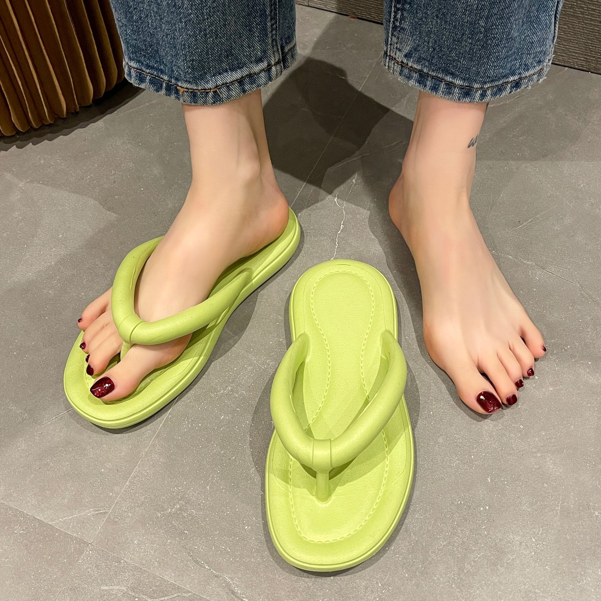 Women's Lightweight Cushioned Flip-Flops 4