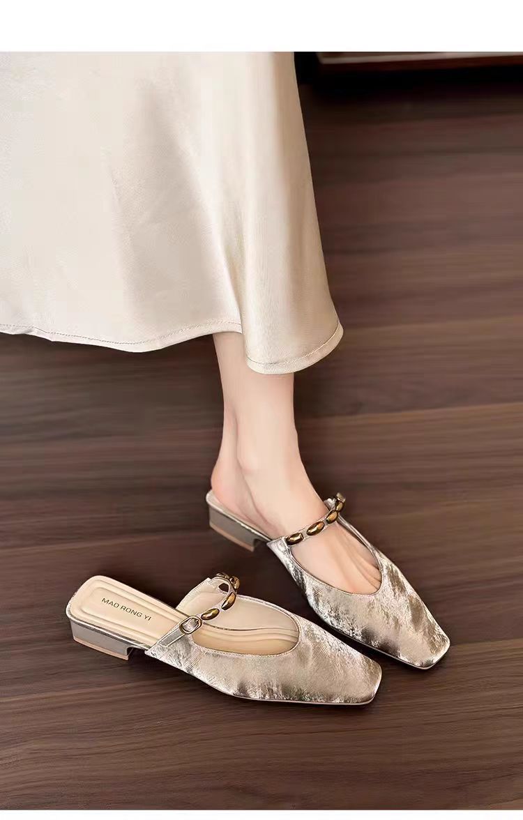 Elegante Damen-Mules mit eckiger Zehenpartie und niedrigem Blockabsatz detail 1