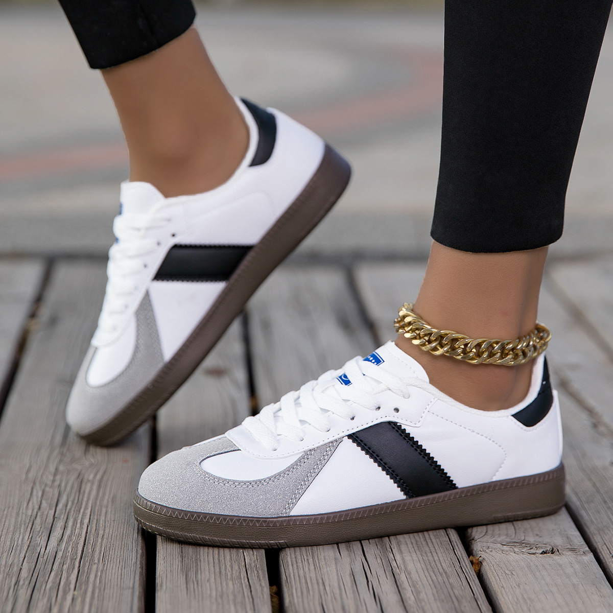 Casual damesschoenen met veters en retro colourblock detail 3