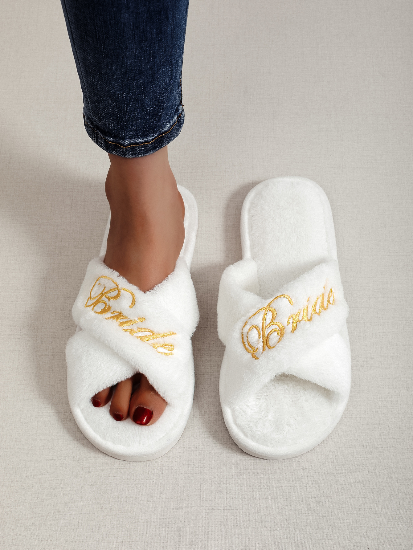 Pantofole da donna in peluche a fasce incrociate e punta aperta detail 2