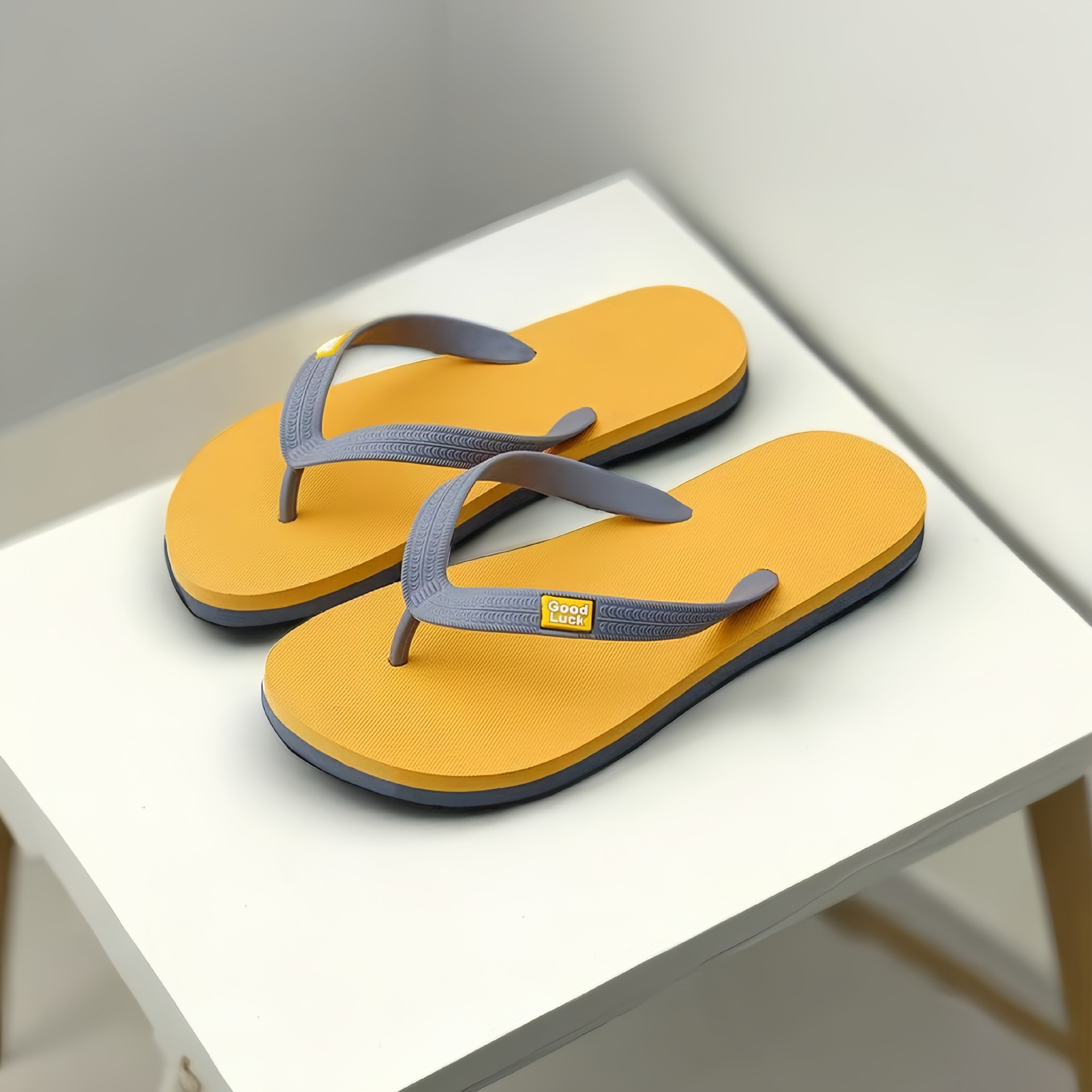 Unisex Lightweight Non-Slip Casual Flip-Flops 4