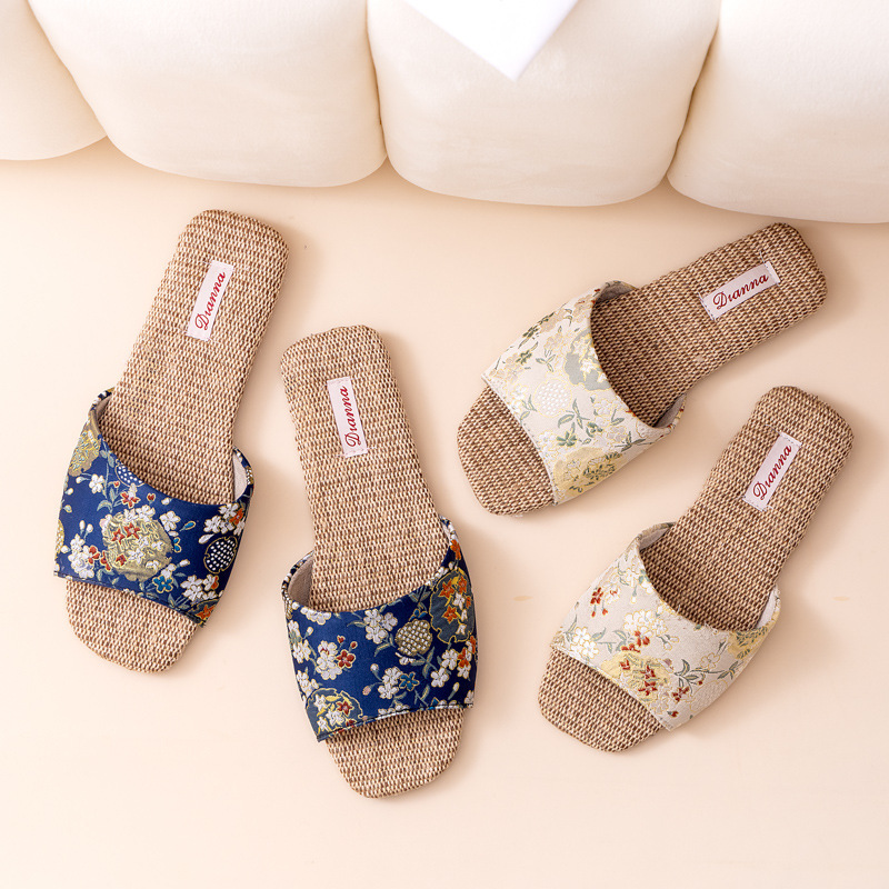 Pantofole da donna traspiranti in lino a motivi floreali 3